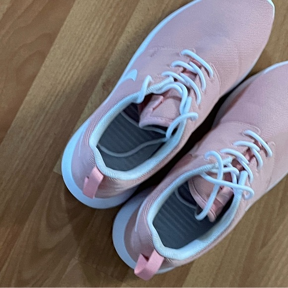 Nike Roshe EUC One Coral Stardust/
White sneakers 💕 - Picture 9 of 10